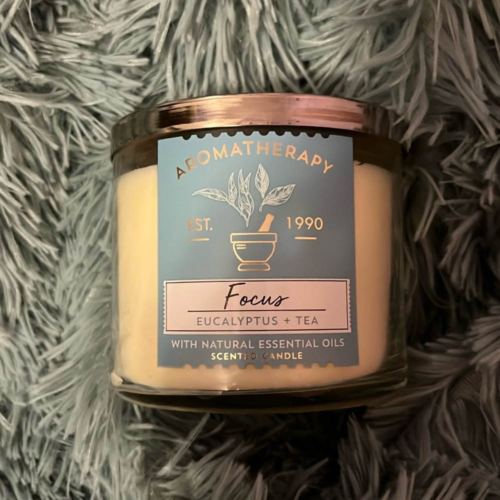 BATH AND BODY WORKS EUCALYPTUS & TEA CANDLE